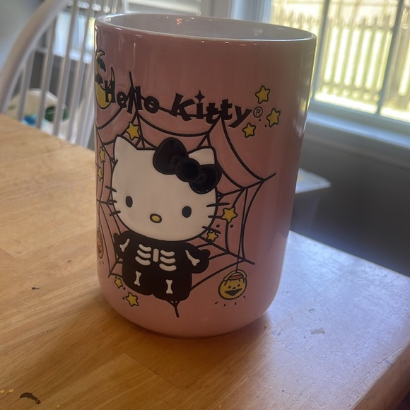 Hello Kitty by Sanrio - Picture 3 of 6
